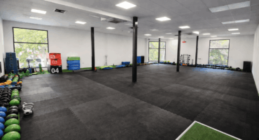 équiper salle de sport 100m2 avec sol caoutchouc professionnel