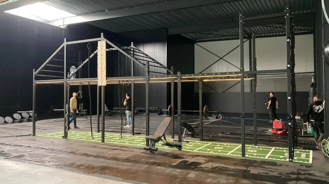 CrossFit Mountain Led multi level obstacle platform