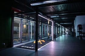 Cage CrossFit Lumineuse LED & Structure CrossFit Long Led : Réinventez l’Entraînement Intense et Spectaculaire