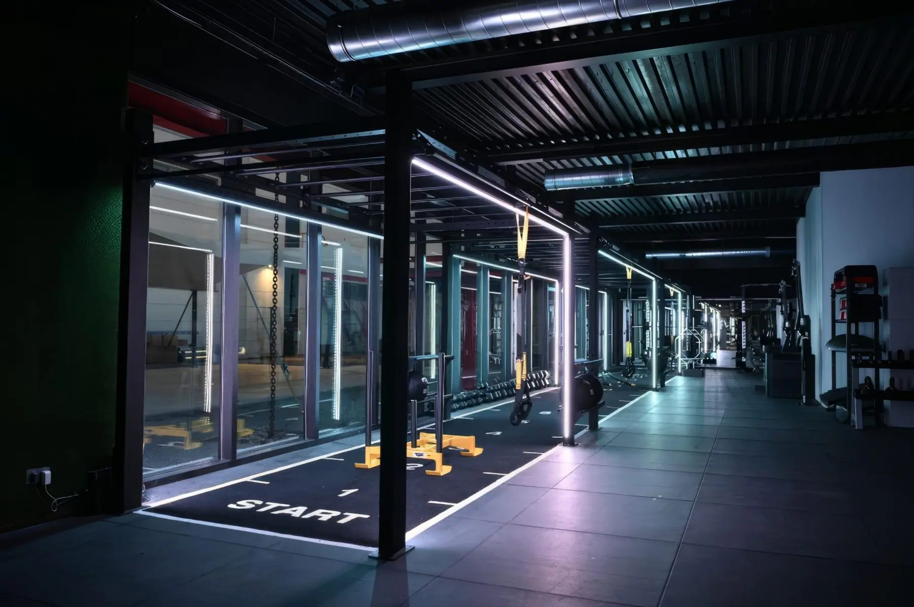 Cage CrossFit Lumineuse LED & Structure CrossFit Long Led : Réinventez l’Entraînement Intense et Spectaculaire