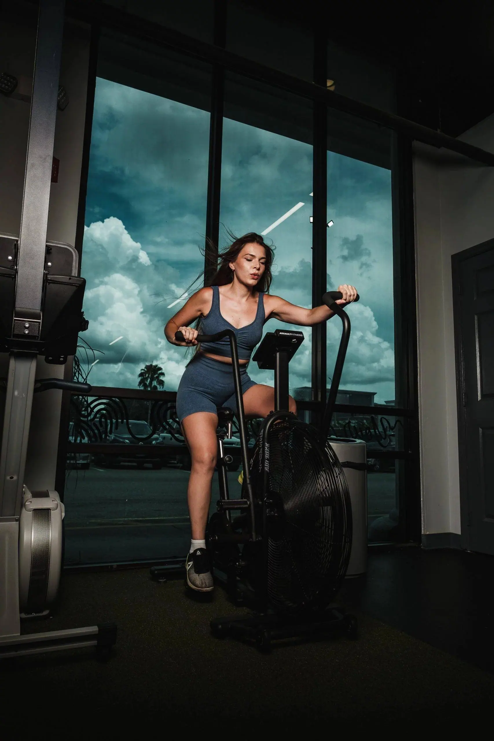 a qui s'adresse la gym, le fitness et le crossfit  les avantages de toutes les possibilités
