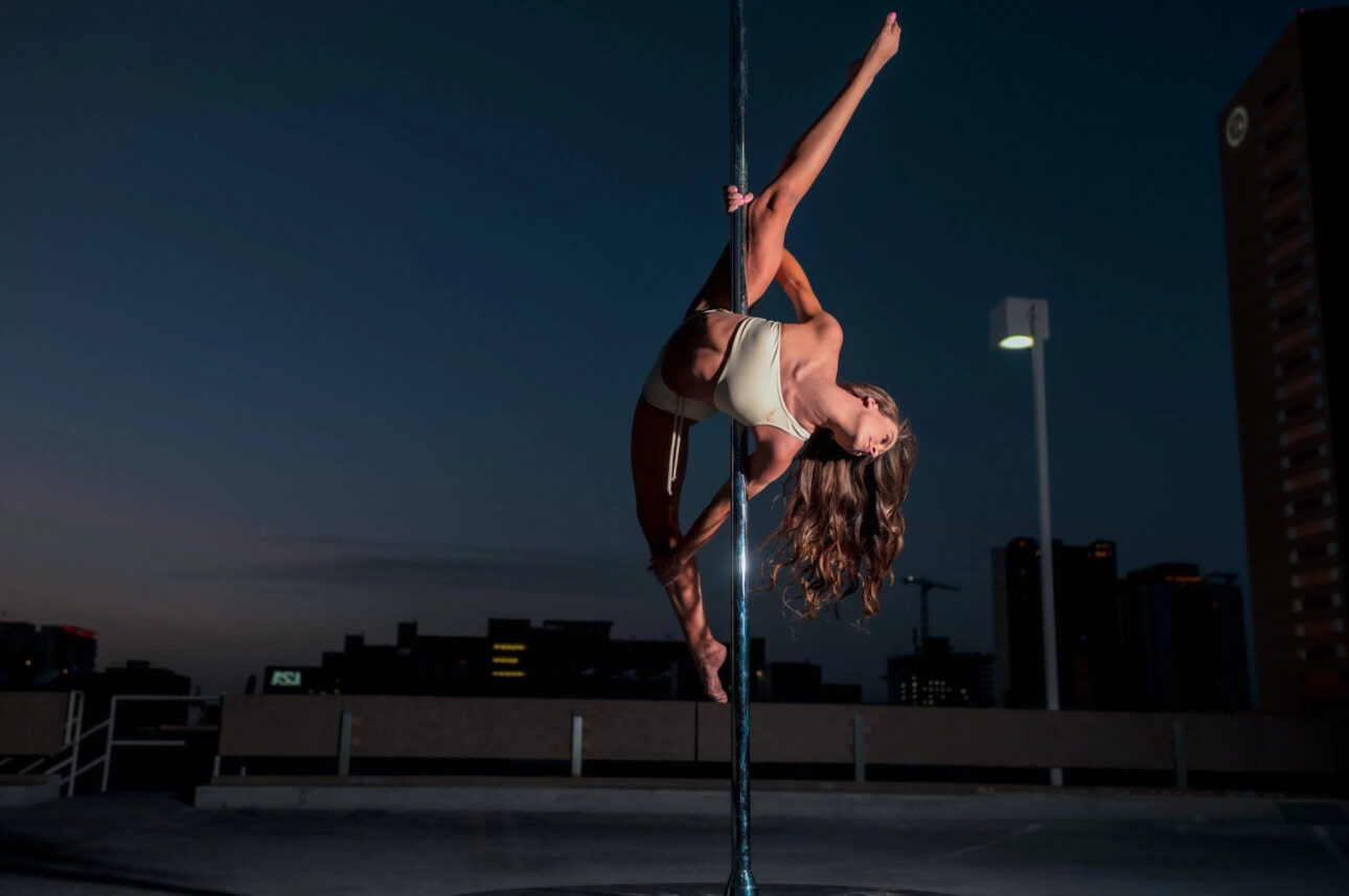 pole dance comment commencer et combien de temps faut il pour apprendre