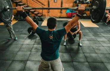 ne pompez pas inutilement ! les erreurs les plus courantes en salle de sport