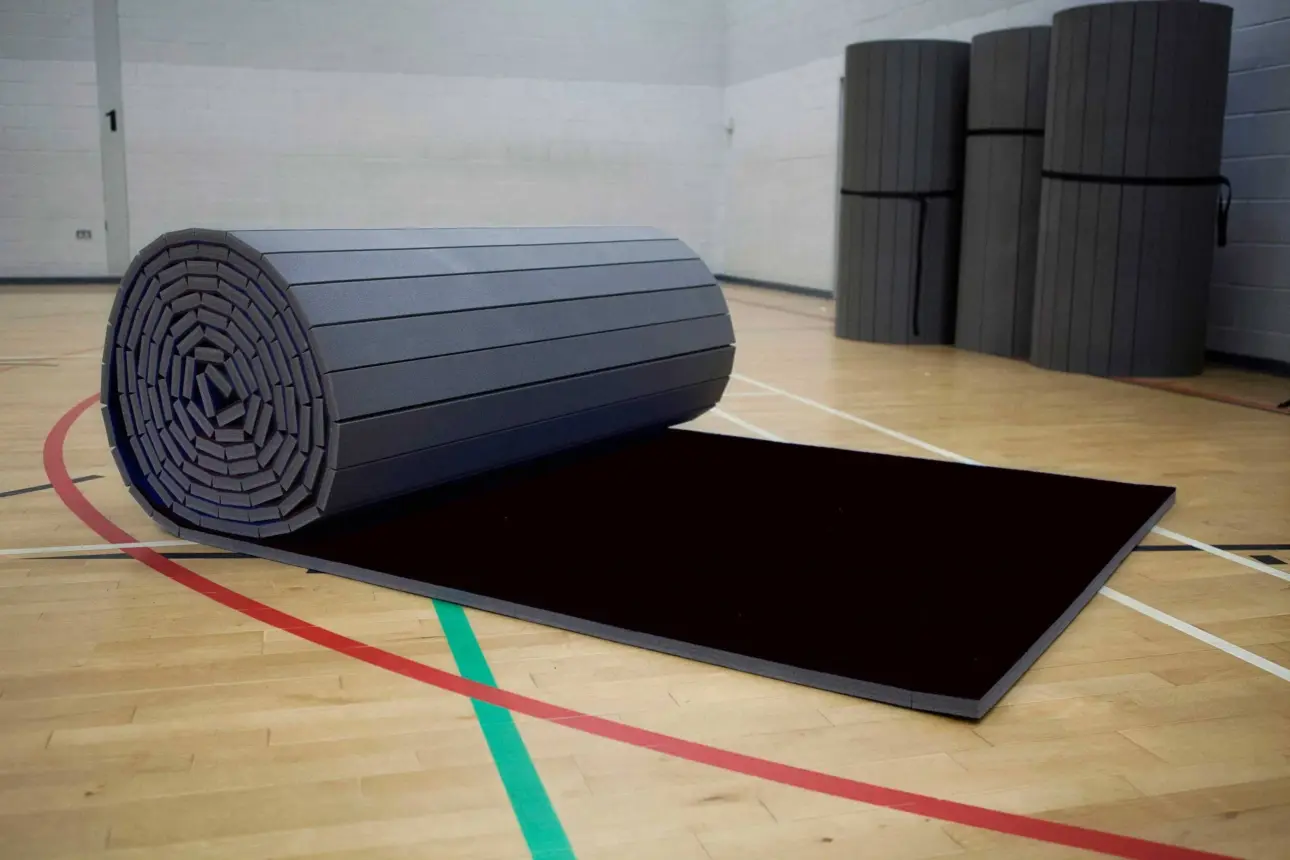 tatami en rouleau noir 40mm 10x1,5m (1)