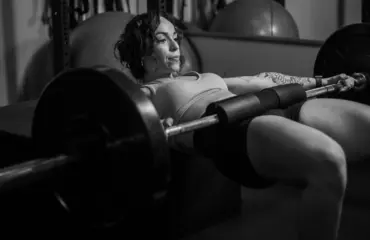 hip thrust découvrez le secret pour maîtriser l’exercice incontournable pour des fessiers galbés hip thrust découvrez le secret pour maîtriser l'exercice incontournable pour des fessiers galbés