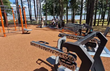 révolutionnez votre entraînement en plein air avec la série og d'appareils de musculation extérieurs équipés de réglage des poids intégrés sur la machine