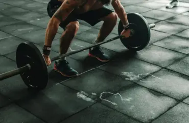 barres contre haltères guide complet pour maximiser vos performances en musculation