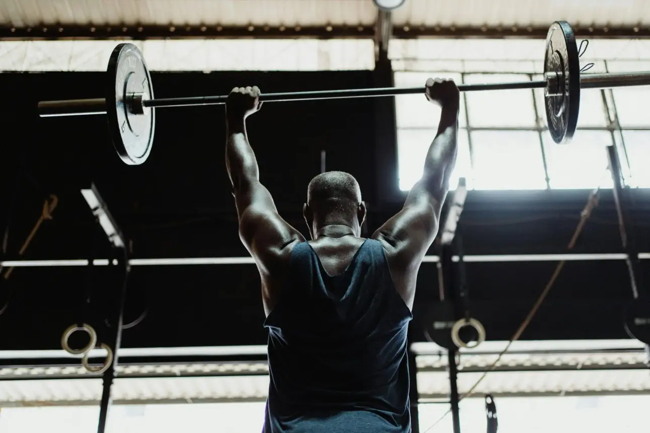 développé militaire muscler vos Épaules efficacement avec cette technique incontournable