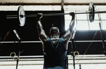 développé militaire muscler vos Épaules efficacement avec cette technique incontournable