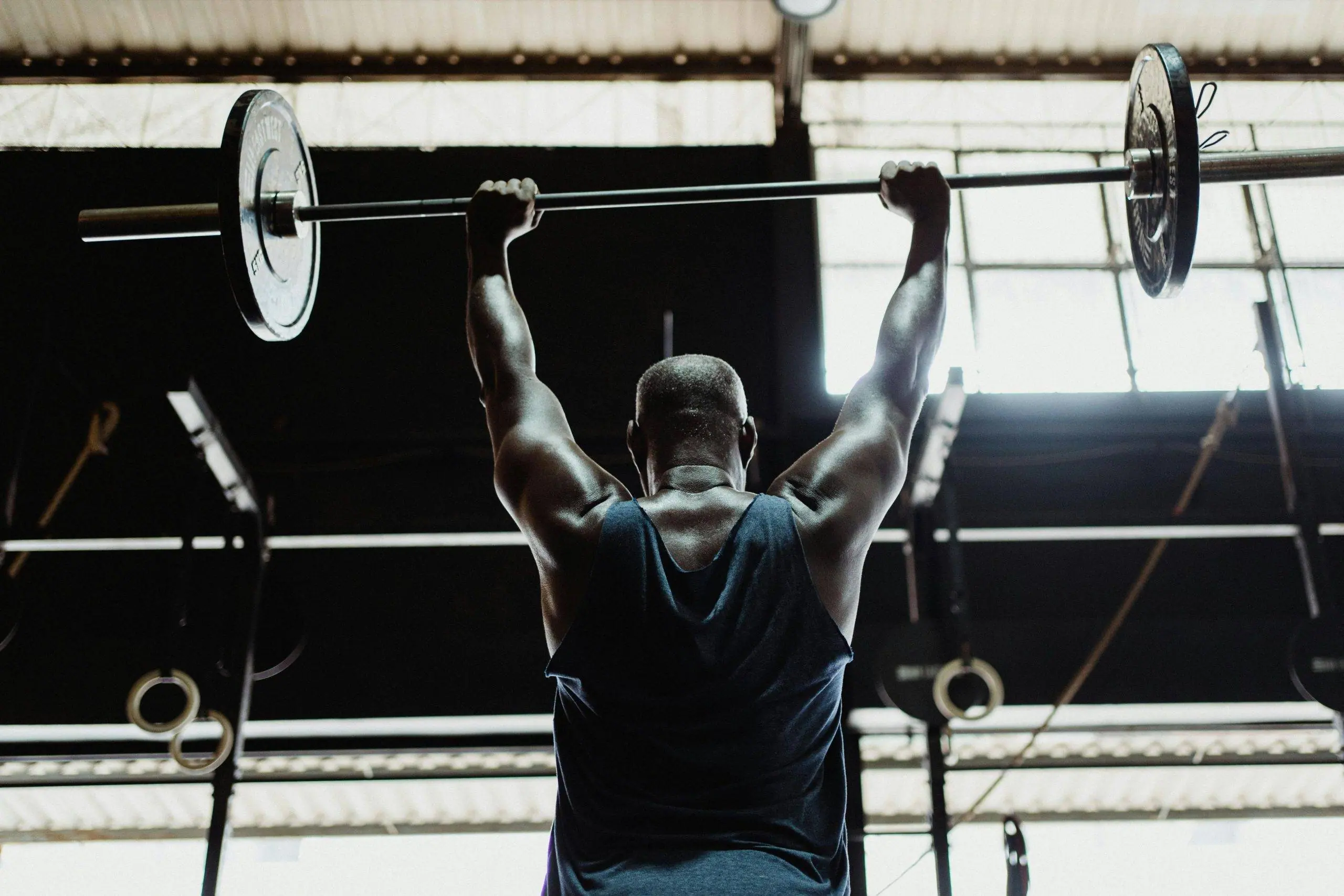 développé militaire muscler vos Épaules efficacement avec cette technique incontournable