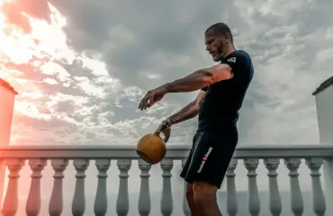 exercices épaules renforcez vos épaules avec ces exercices efficaces