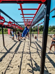 Jeux extérieur adolescents light in fitness: Une façon amusante de rester en forme