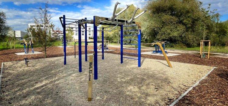 parcours santé et cages de street workout pour bord de mer avec light in fitness