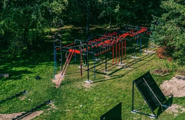 Cages et Structures Ninja et OCR chez Light in Fitness - Préparez-vous pour des Entraînements Extrêmes