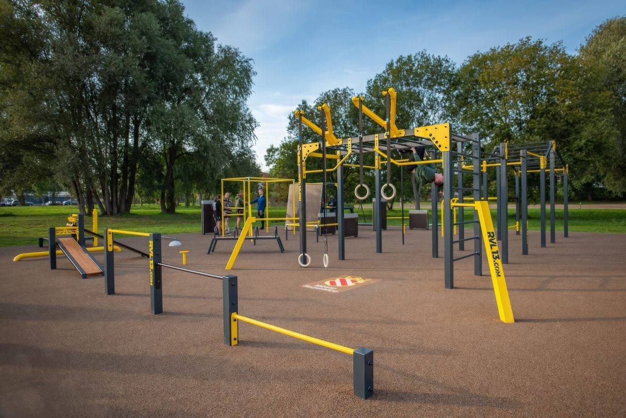 Rack Crossfit Extérieur : Robuste, Polyvalent et Adapté à Tous les Environnements