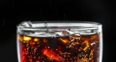 Verre de Coca Zero avec glaçons - guide régime amaigrissant 2026