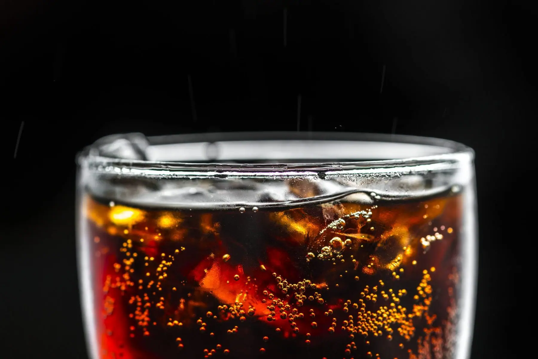 Verre de Coca Zero avec glaçons - guide régime amaigrissant 2026
