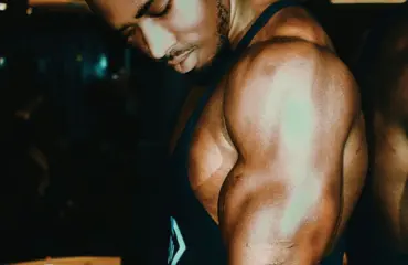 les biceps en musculation guide ultime pour des bras puissants et sculptés Les Biceps en Musculation Guide Ultime pour des Bras Puissants et Sculptés