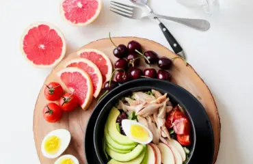les erreurs courantes en nutrition sportive et comment les Éviter guide pratique par light in fitness Les Erreurs Courantes en Nutrition Sportive et Comment les Éviter Guide Pratique par Light In Fitness