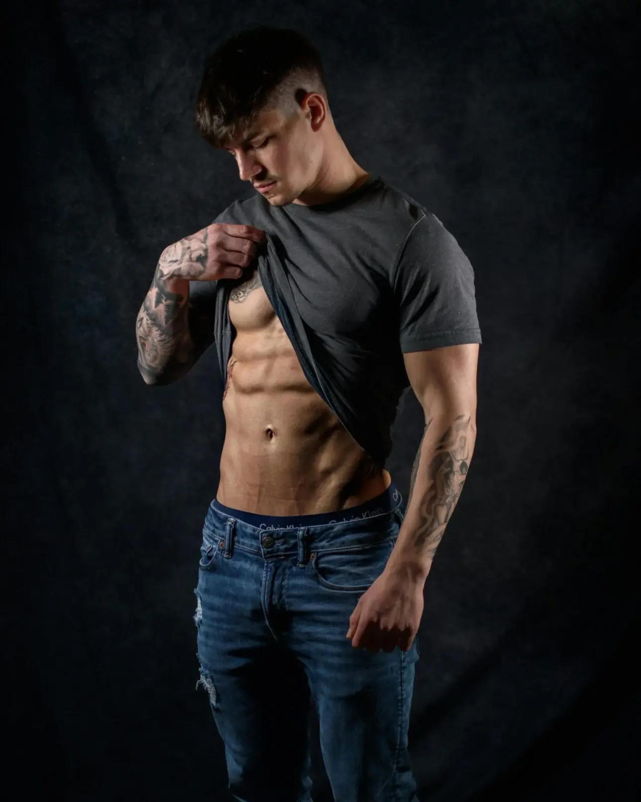Entraînement des muscles abdominaux – exercices abdominaux avec poids
