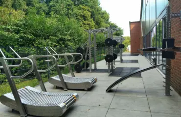 Équipements de fitness & musculation en plein air – aires de sport en acier galvanisé et inox pour campings et hôtels Équipements de Fitness & Musculation en Plein Air – Aires de Sport en Acier Galvanisé et Inox pour Campings et Hôtels