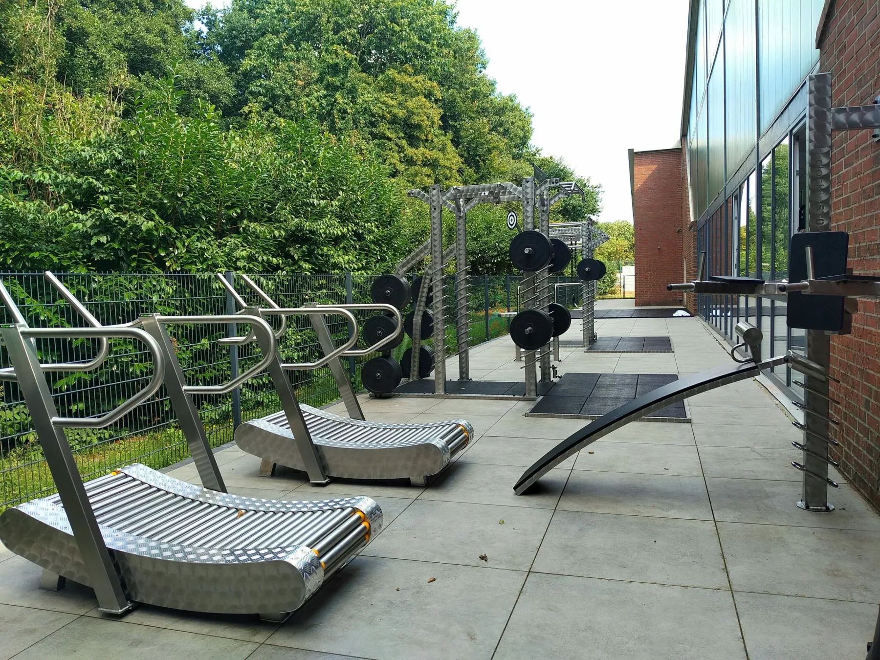 Équipements de Fitness & Musculation en Plein Air – Aires de Sport en Acier Galvanisé et Inox pour Campings et Hôtels