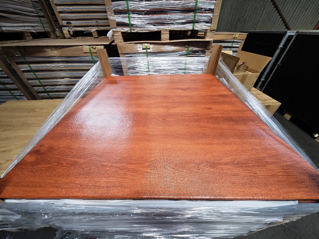 Dalle de Sol Amortissante 20mm Bois Chêne Foncé – Caoutchouc Haute Qualité 100x100 cm