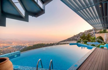 Quel est le meilleur revêtement de sol piscine pour ne pas glisser