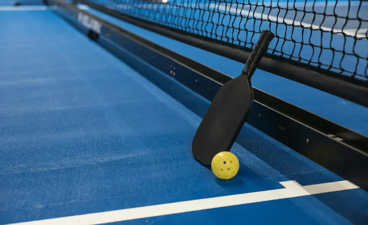 Quel sol choisir pour un terrain de Pickleball en extérieur ou en intérieur
