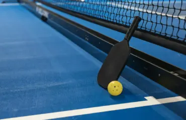 Quel sol choisir pour un terrain de Pickleball en extérieur ou en intérieur