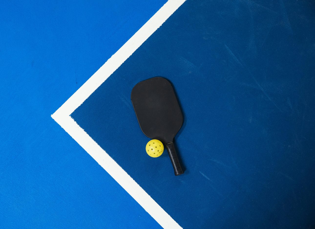 Terrain de pickleball en pvc et dalle clipsable en polypropylène choisir la surface idéale