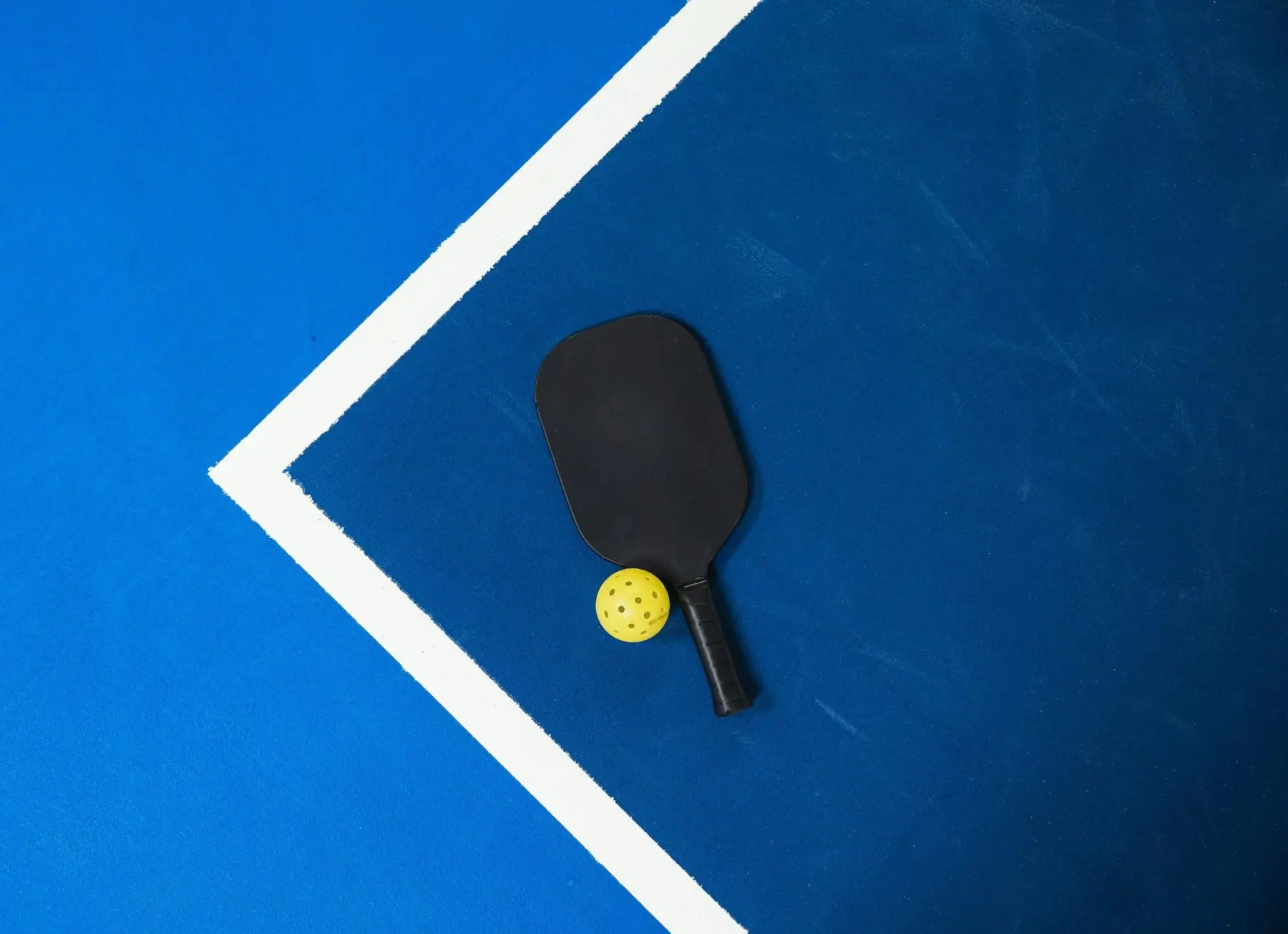 Terrain de pickleball en pvc et dalle clipsable en polypropylène choisir la surface idéale