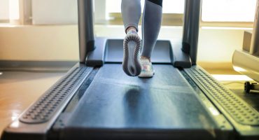Pourquoi mon tapis de course fait-il des à-coups et comment le réparer