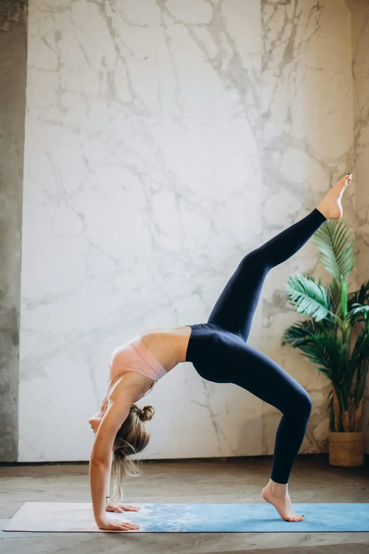 Boostez votre flexibilité avec ces 8 postures de yoga (dos, hanches, épaules)