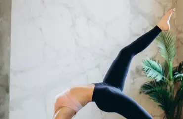Boostez votre flexibilité avec ces 8 postures de yoga (dos, hanches, épaules)