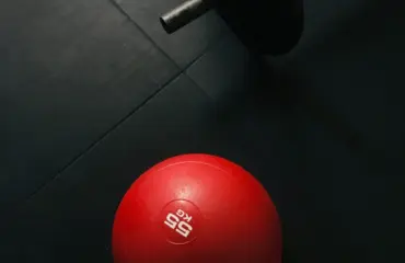 Densité d’un sol sportif pourquoi 900 kgm³ est (souvent) un piège — le guide pro pour choisir sans regrets