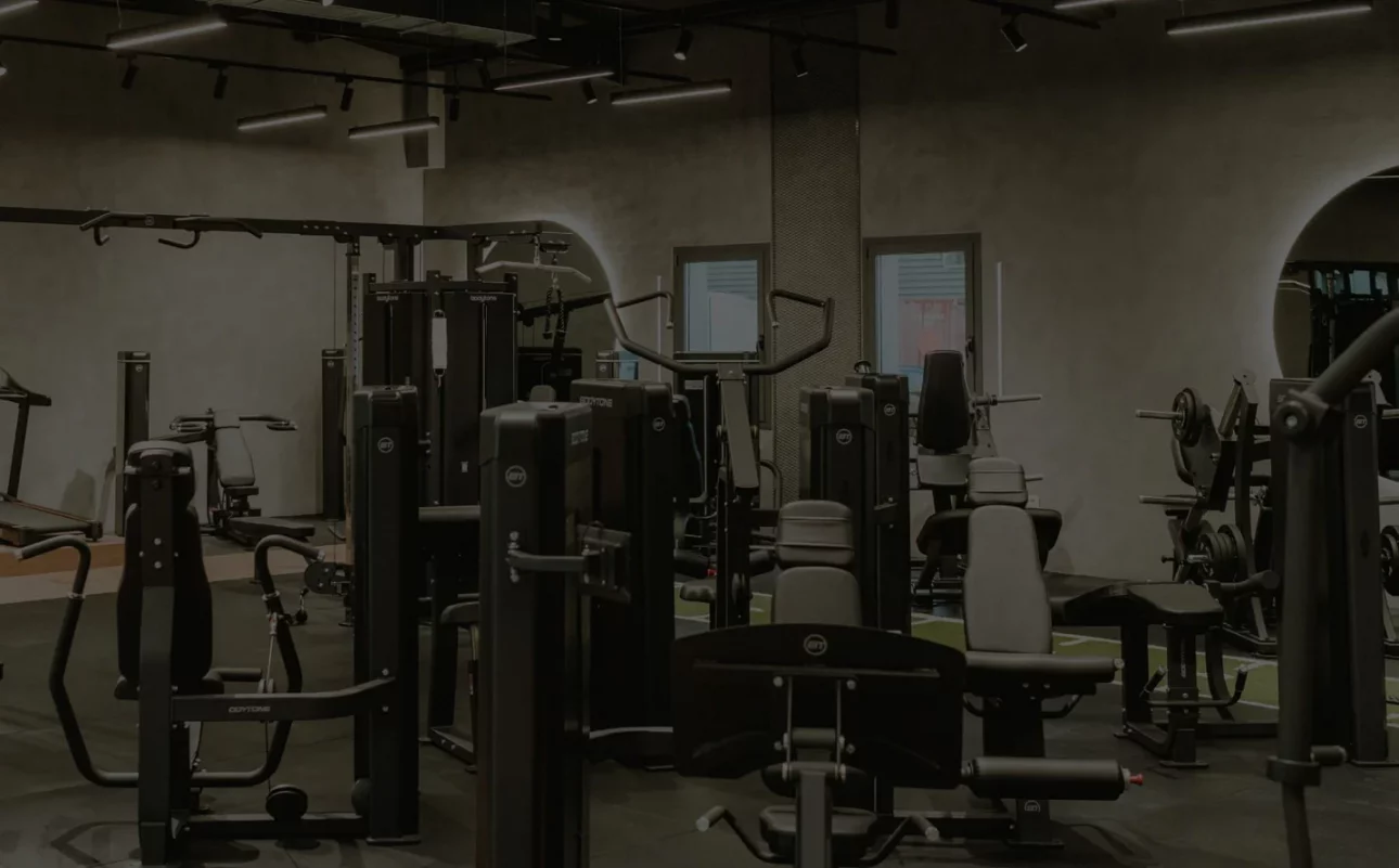 Équiper une salle de sport commerciale - le guide complet (matériel, plan, normes, budget et méthode pro)