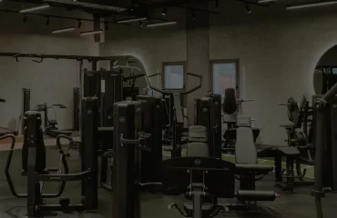 Équiper une salle de sport commerciale - le guide complet (matériel, plan, normes, budget et méthode pro)