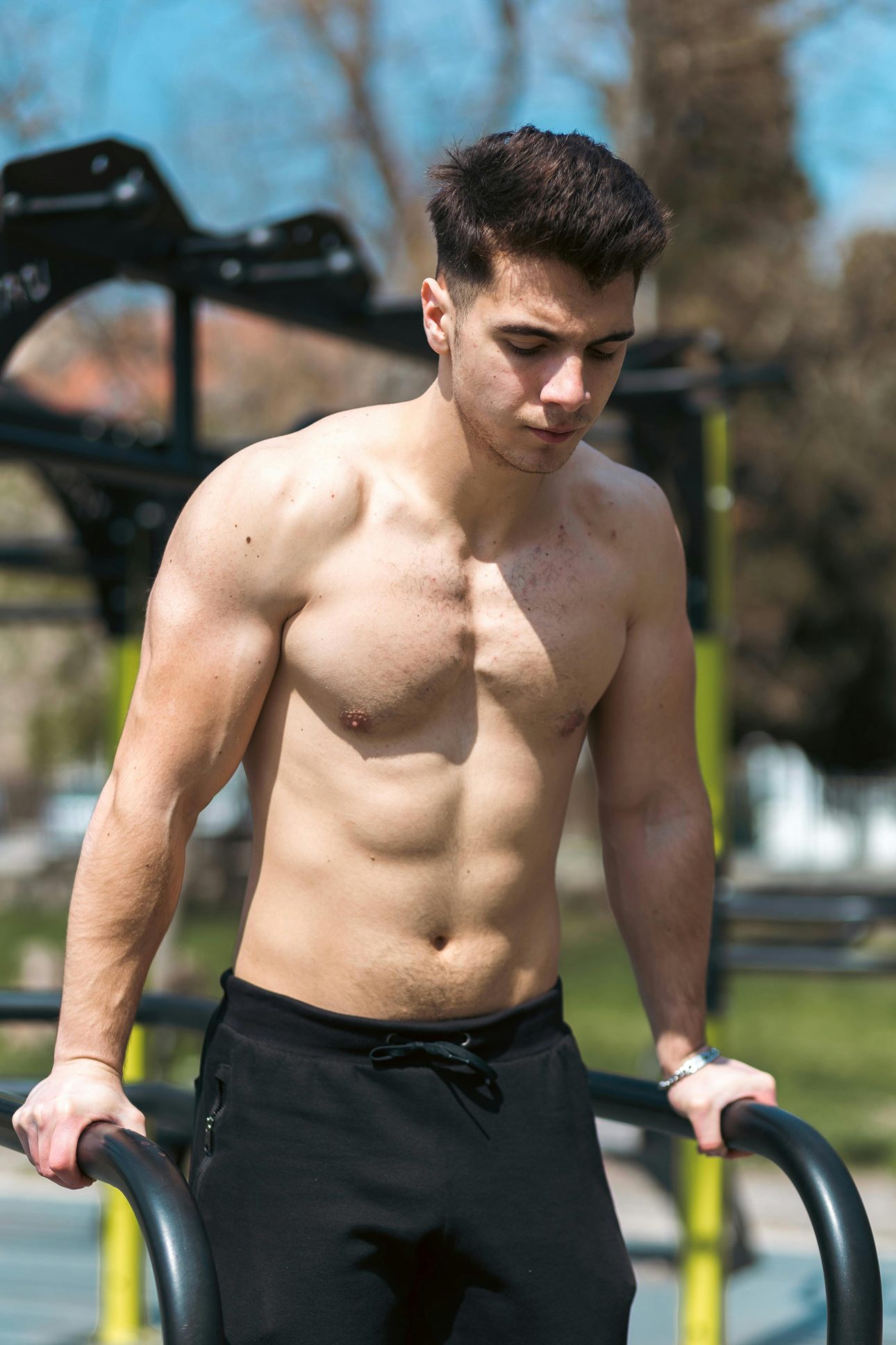 Pourquoi ressentez-vous une douleur à l avant de l épaule quand vous faites des dips