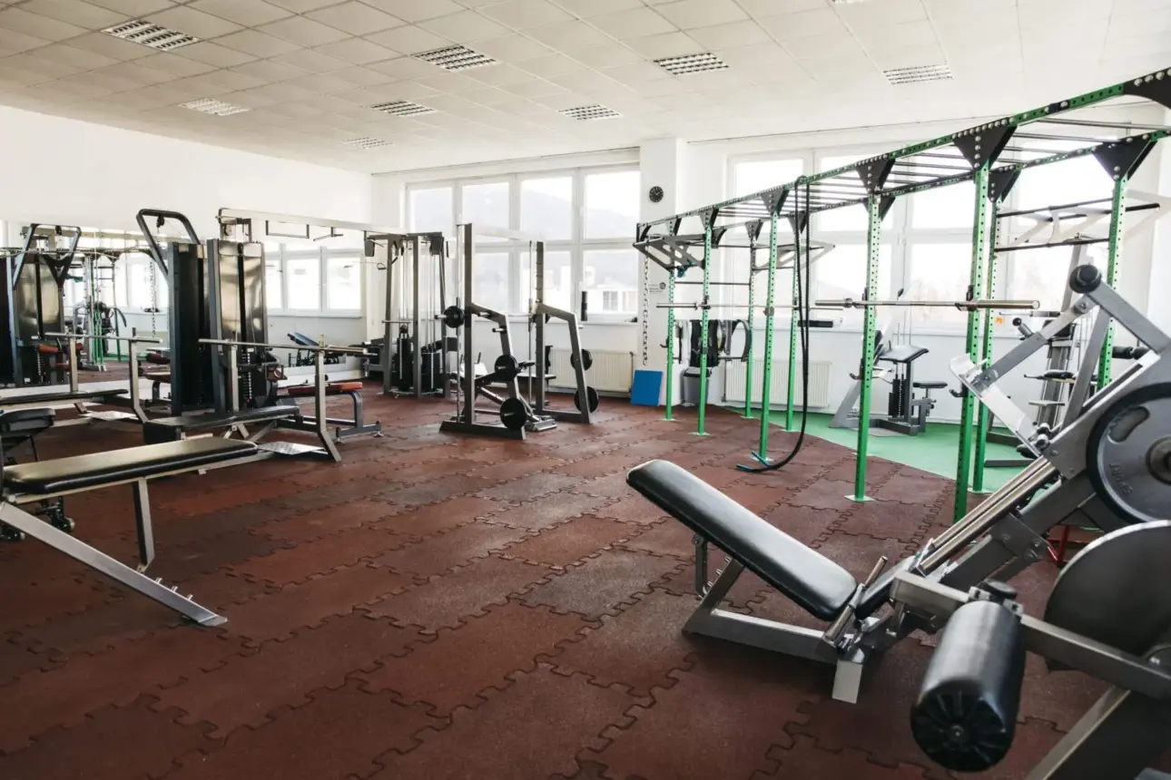Combien coûte vraiment d’équiper une salle de sport pro en 2026 (Les vrais ordres de grandeur)