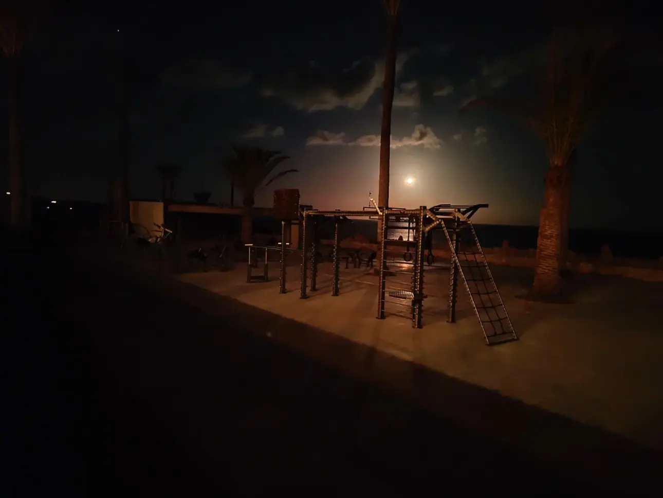 Quel fabricant est le plus pertinent pour un projet de « street gym » en centre-ville accessible