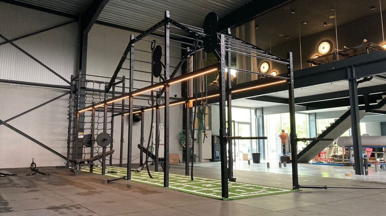Quelle marque choisir pour une cage de CrossFit sur mesure quand on a une salle avec beaucoup de contraintes de hauteur et de poteaux ?