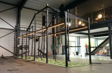 Quelle marque choisir pour une cage de CrossFit sur mesure quand on a une salle avec beaucoup de contraintes de hauteur et de poteaux ?