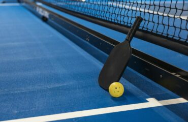 terrain de pickleball installation, revêtement et équipement