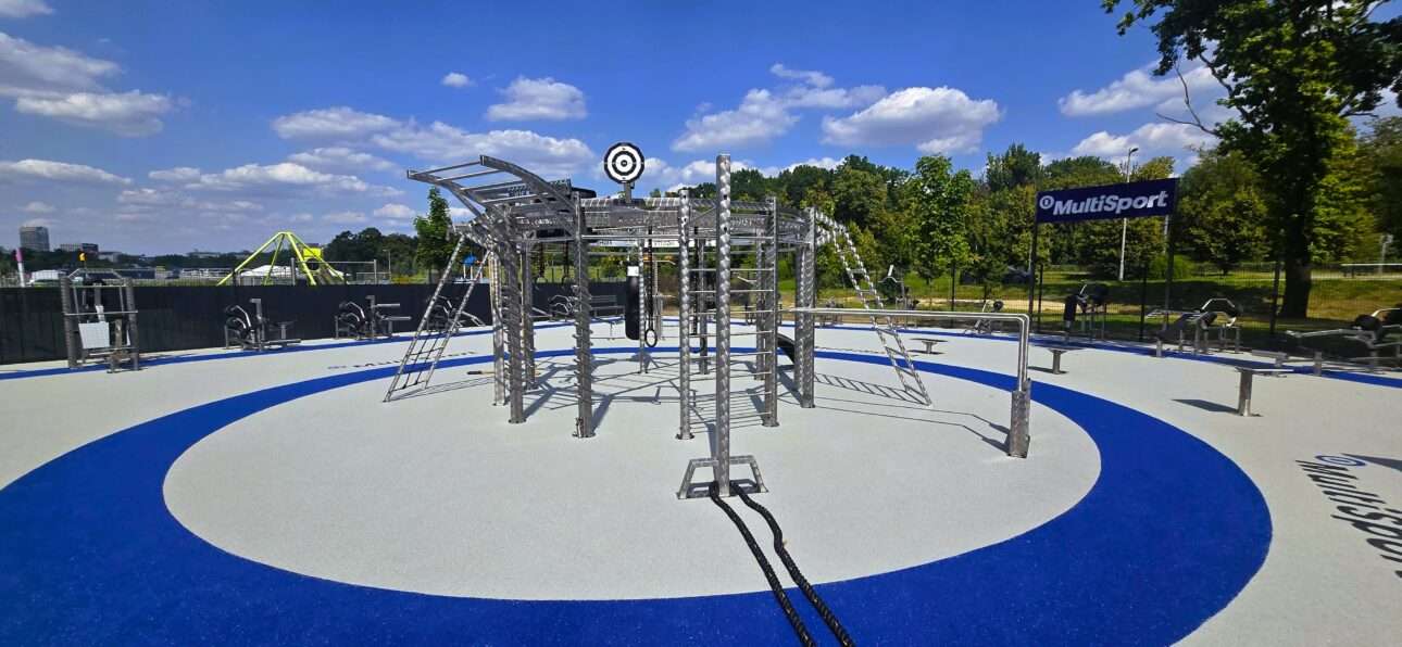 Comparatif cage street workout 2026 structure calisthenics extérieur Kompan Herkules Deportes Urbanos Light In Fitness