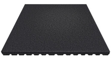 Tapis de sol en caoutchouc noir texturé avec bords striés.