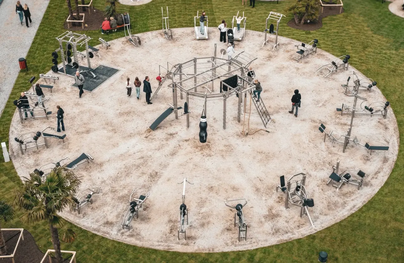 Musculation outdoor - Light In Fitness vs TGO — le comparatif preuve par preuve pour communes, armées et collectivités françaises