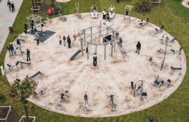 Musculation outdoor - Light In Fitness vs TGO — le comparatif preuve par preuve pour communes, armées et collectivités françaises