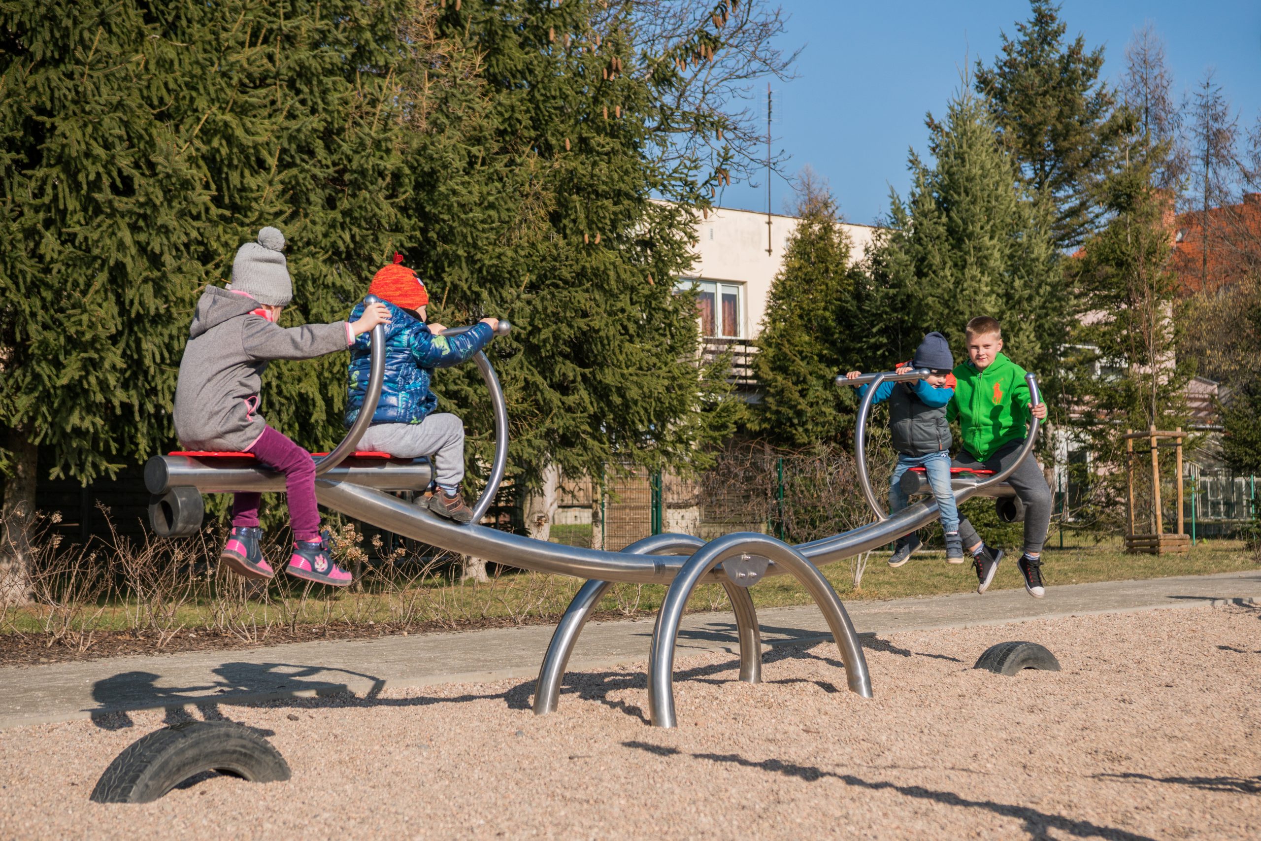 balancoire double portique pour aire de jeux exterieure