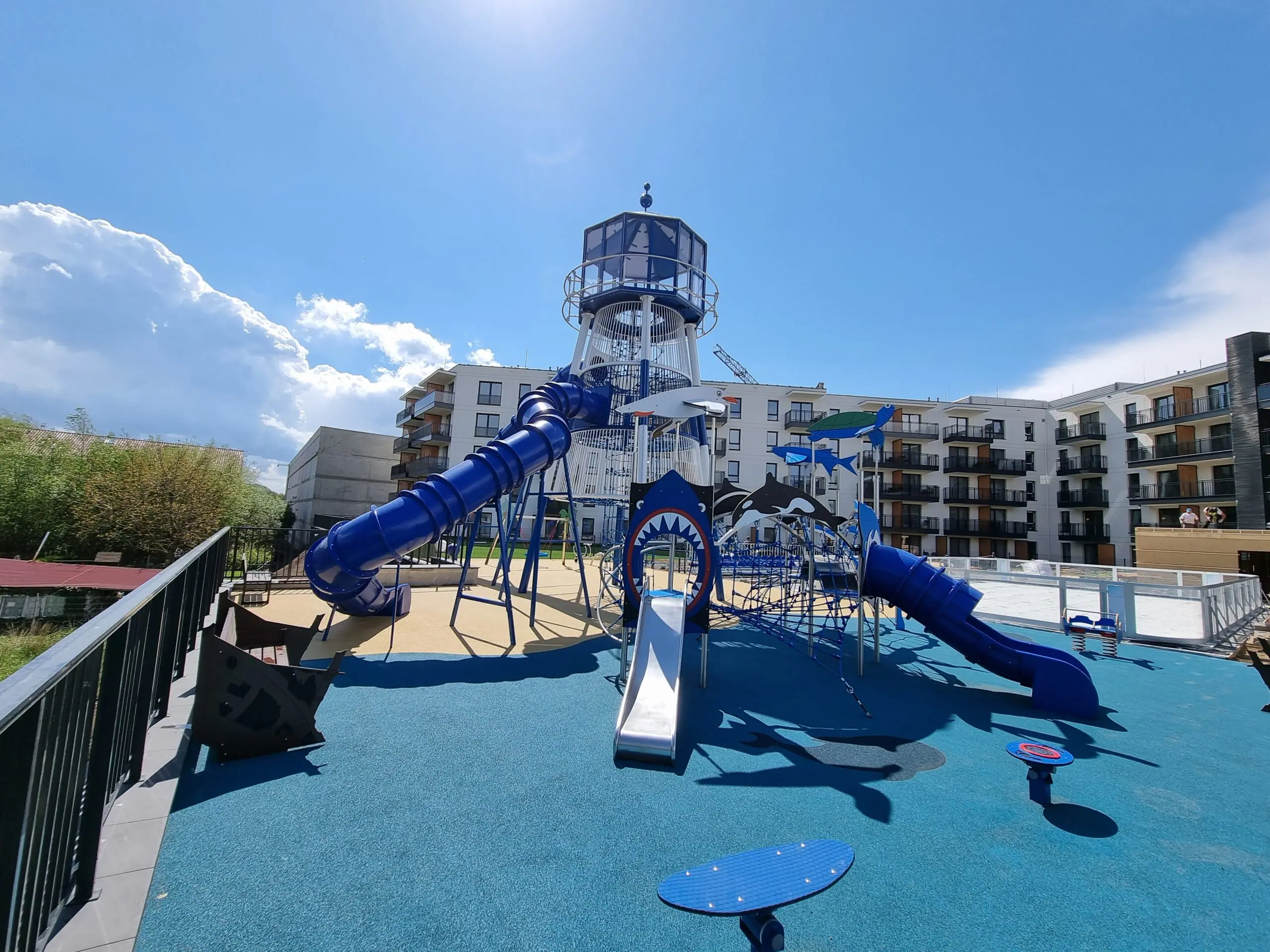 BYSSUS giant marine rope play structure